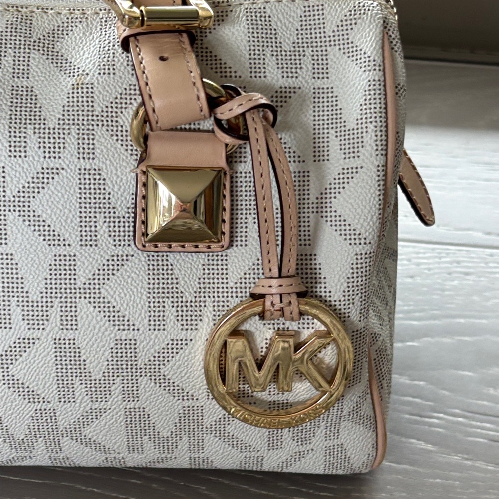 Michael Kors cream/Beige signature coated Canvas Greyson Satchel - Picture 7 of 8